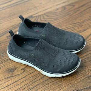 Good Condition Skechers Air Cooled Memory Foam Black Slip Ons Women’s Size 6
